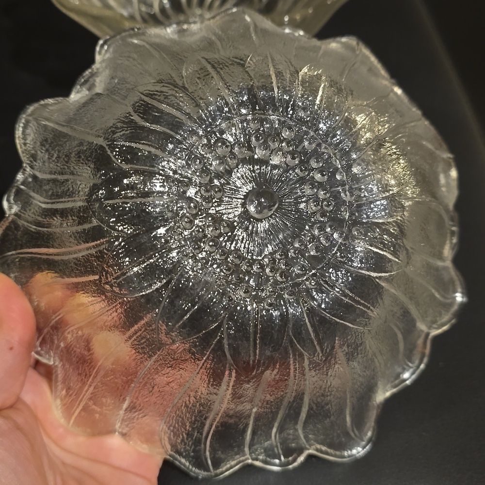 2 Vintage Indiana Glass Co. Lily Pons Sunflower Bowls, pattern #605 - Picture 6 of 6